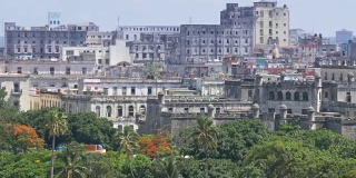 多丽高角度建立拍摄的老建筑在古巴哈瓦那