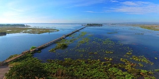 清晨鸟瞰湖景，农汉湖在沙空那空