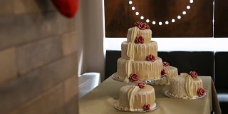 婚礼蛋糕装饰鲜花