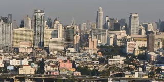 曼谷是泰国的首都，是一个受欢迎的旅游目的地。