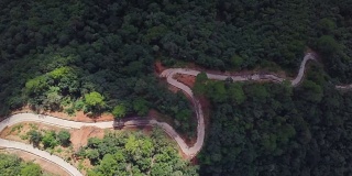 泰国Mae Hong Son省的道路俯视图。
