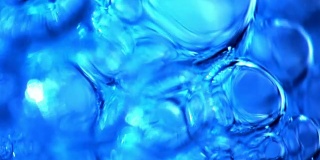 气泡，肥皂泡，水的表面张力，彩虹，令人眼花缭乱的肥皂泡，五彩斑斓的光反射，视频效果，背景，4K