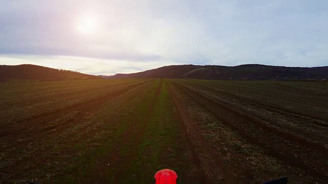 摩托车越野赛enduro摩托车骑观点POV