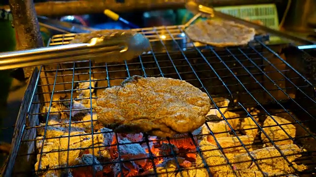 泰国清莱省街头美食节的中国传统烤饼