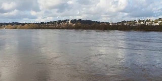 法国，泛滥的卢瓦尔河靠近南特
