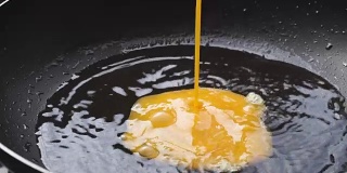 煎蛋卷的制作过程:高清慢镜头