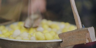 煮蚕的传统民俗
