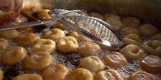 土耳其安纳托利亚传统甜点甜甜圈名为Lokma