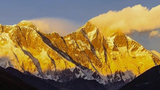 前往珠峰大本营-尼泊尔途中的珠峰景观视频素材模板下载