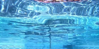 度假村游泳池的热带气候，慢镜头250帧/秒