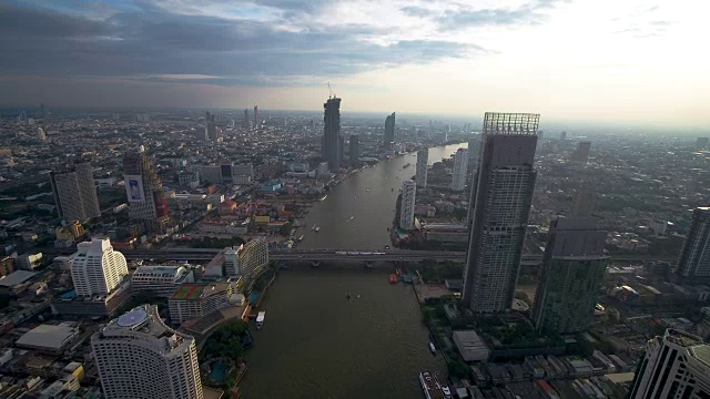 泰国首都曼谷的他信大桥