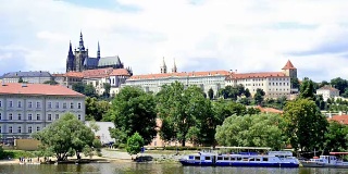 带有伏尔塔瓦河的布拉格城堡。捷克共和国。时间流逝。
