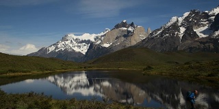 在智利美丽的托雷斯德尔潘恩徒步旅行