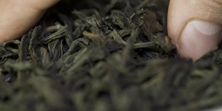 红茶。泡茶。中国茶。各种口味。分散焊接。干花瓣茶背景