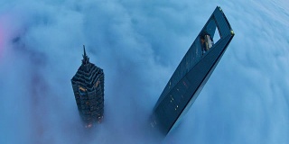 4K:中国平流层云上的上海摩天大楼。