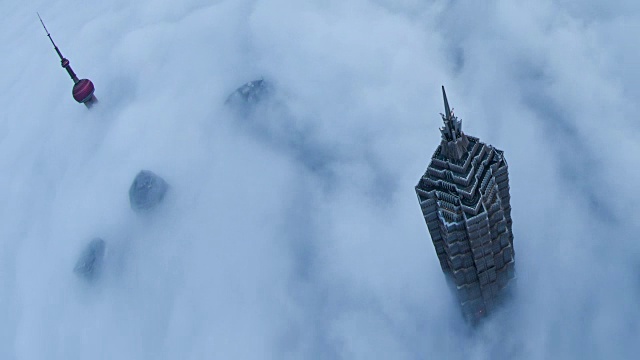 4K:中国平流层云上的上海天际线