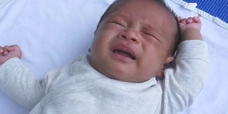 新生婴儿哭