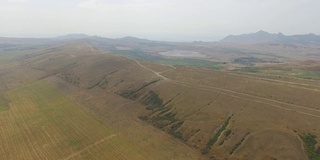 天线:丘陵高原上的乡村道路