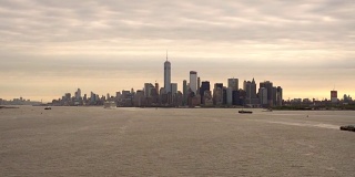 黎明时分的纽约港和曼哈顿