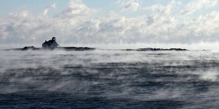 北冰洋烟雾在朴茨茅斯港