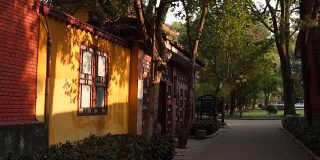 秀峰独城风景区位于桂林市中心