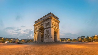 法国巴黎凯旋门和香榭丽舍大街，巴黎城市天际线从夜到日的时间流逝，4K时间流逝视频素材模板下载