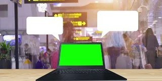 4K:绿色屏幕，背景，延时机场之旅。