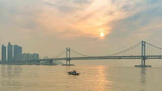 釜山城市天际线Gwangan桥日出时间流逝，釜山，韩国4K时间流逝视频素材模板下载
