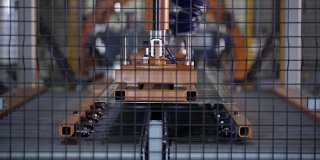 现代化的高科技生产散热器的机器人生产线