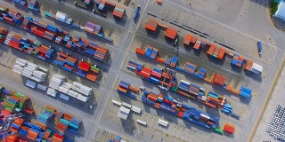 集装箱货船，进出口货物，企业物流为供应链运输理念