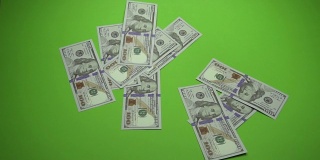 100美元纸币变成了绿色背景。慢镜头120帧/秒
