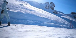 滑雪坡上的滑雪板
