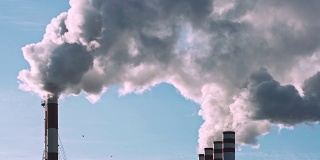 电厂吸烟。空气污染。