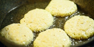 土豆煎饼是用葵花籽油煎的