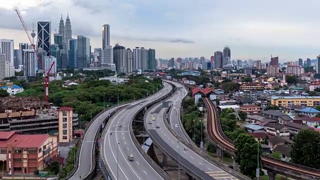延时交通马来西亚城市太阳升起，缩小视频4k。