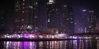 夜市，全景-迪拜码头。阿拉伯联合酋长国迪拜。