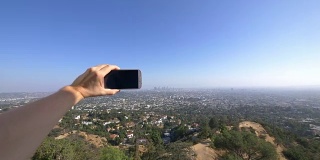 从洛杉矶格里菲斯公园天文台在市中心拍摄的4K慢镜头自拍的观点