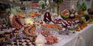 糖果棒婚礼水果，糖果自助餐，美味的糖果棒在婚礼上