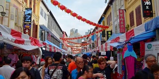2018年春节在新加坡华埠，游客享受旅游