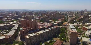 令人惊叹的亚美尼亚埃里温城市全景，房地产和街道