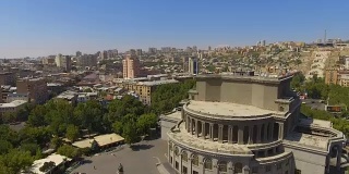 美丽的埃里温歌剧院，亚美尼亚的建筑，鸟瞰图