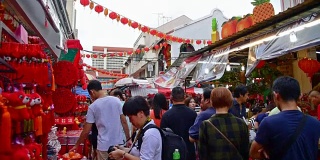 中国新年在新加坡华埠和旅客享受旅游