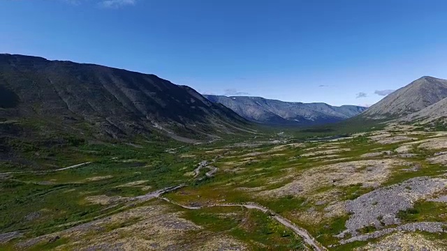 山顶，希比尼和多云的天空。