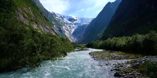 美丽的大自然挪威肯达尔斯布林冰川。
