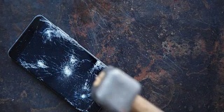 屏幕碎片破碎的大型现代智能手机