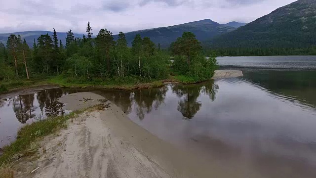 希比尼山脉的夏季景观