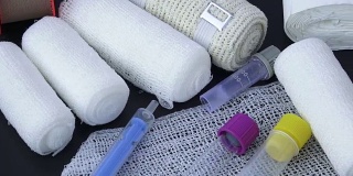 医用绷带，带胶布和注射器的医疗，保健或药房主题。医疗环境工具。