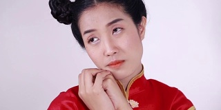 穿着中国旗袍的亚洲女人