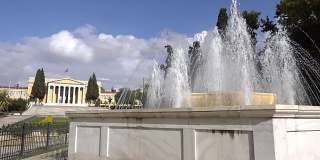 位于雅典的古典建筑Zappeion背景中的喷泉