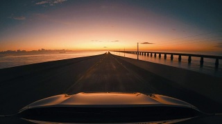 在佛罗里达群岛七英里大桥上开车视频素材模板下载
